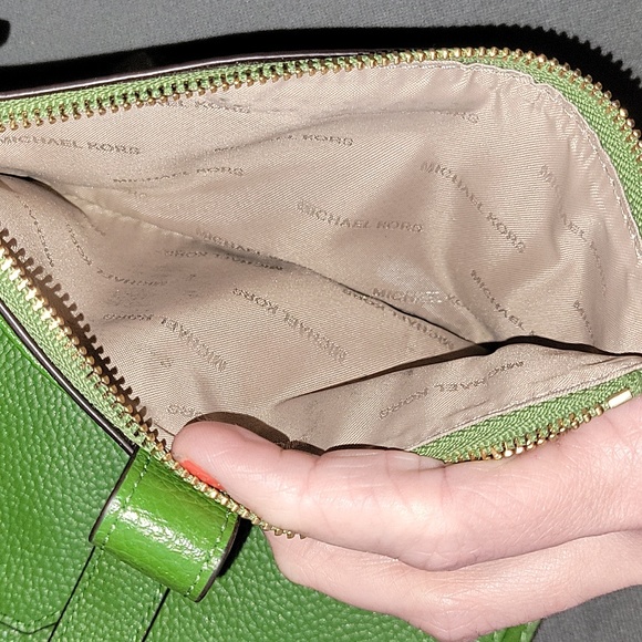 MICHAEL KORS Wristlet Wallet - Picture 6 of 7